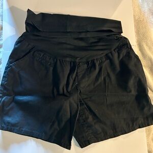 Maternity shorts size M